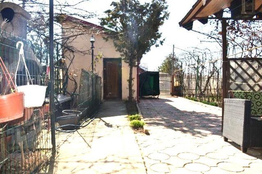 Casă cu 5 camere cu Teren 850 Mp în Exterior Est