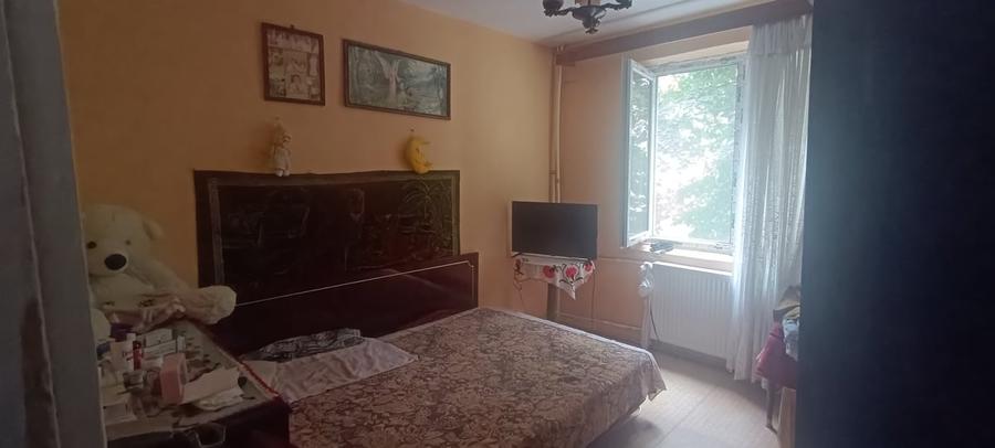 Apartament cu 3 camere decomandat în Crângași
