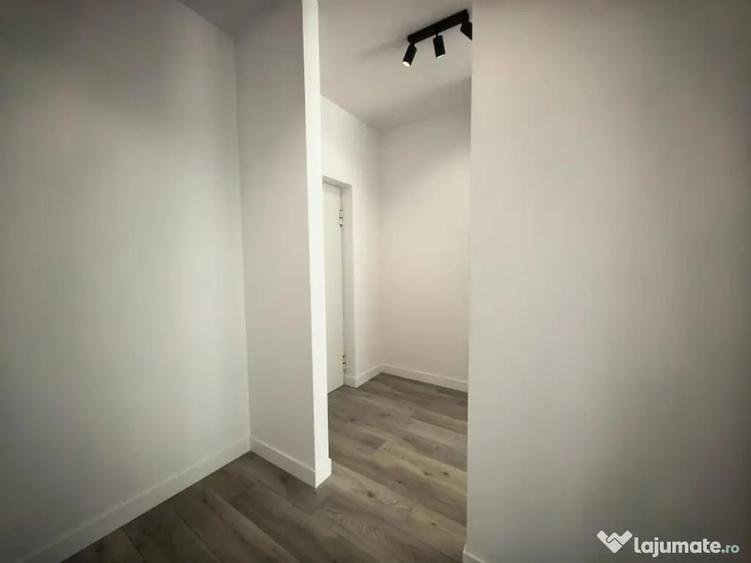 Apartament cu 3 camere semidecomandat în Baza 3
