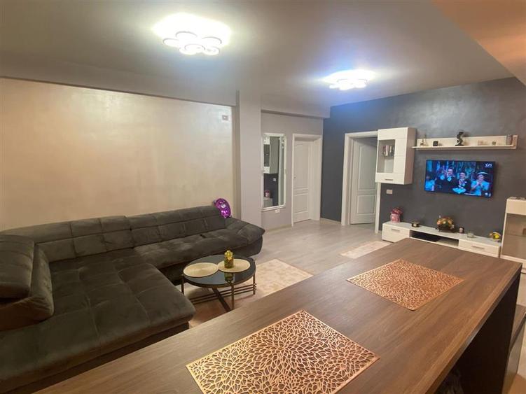 Apartament cu 2 camere decomandat în Universitate