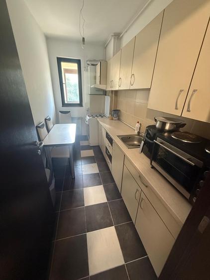 Apartament cu 2 camere decomandat în Apărătorii Patriei