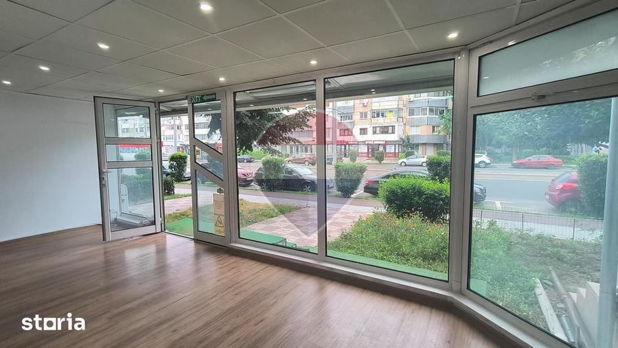 Spațiu comercial, de 60 mp, în Micro 14