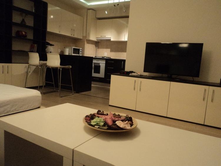 Apartament cu 2 camere semidecomandat, mobilat în Dorobanți