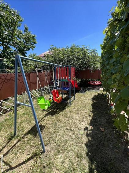 Casă cu 6 camere în Lipovei