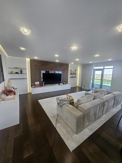 Penthouse cu 5 camere, mobilat în Tei