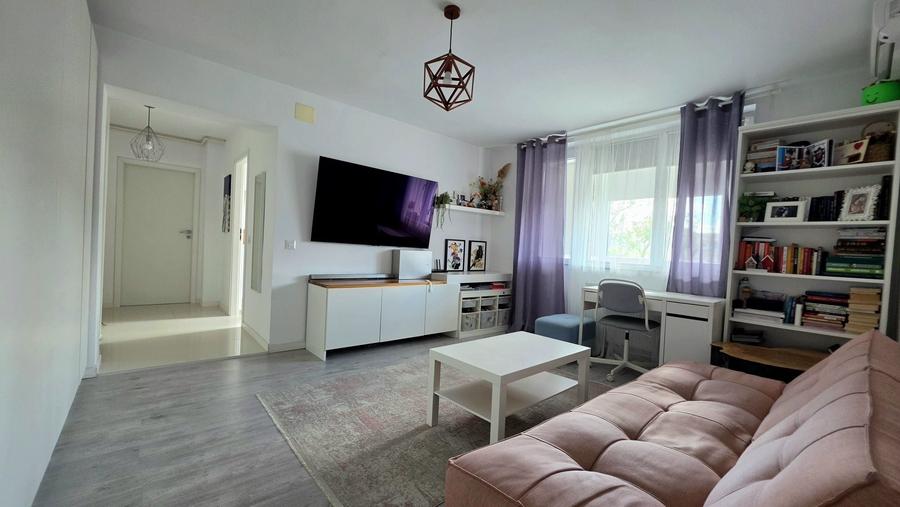 Apartament cu 3 camere semidecomandat în Grigorescu