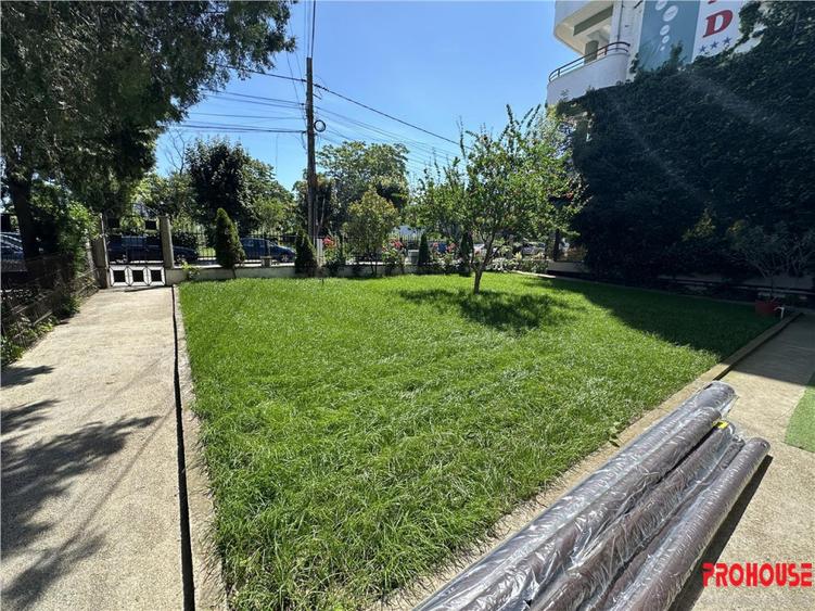 Apartament cu 5 camere decomandat în Sud