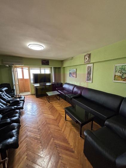 Apartament cu 3 camere decomandat, mobilat în Decebal