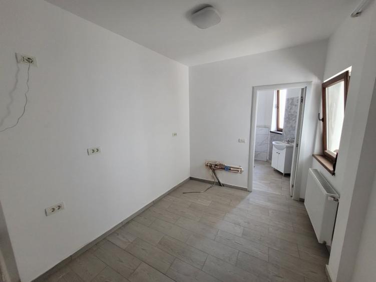 Apartament cu 5 camere decomandat în Armeneasca