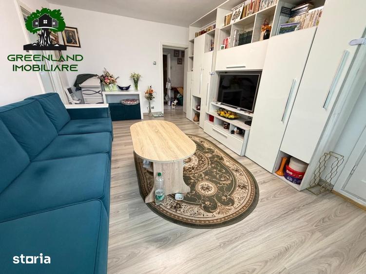 Apartament cu 3 camere în Podu Roș