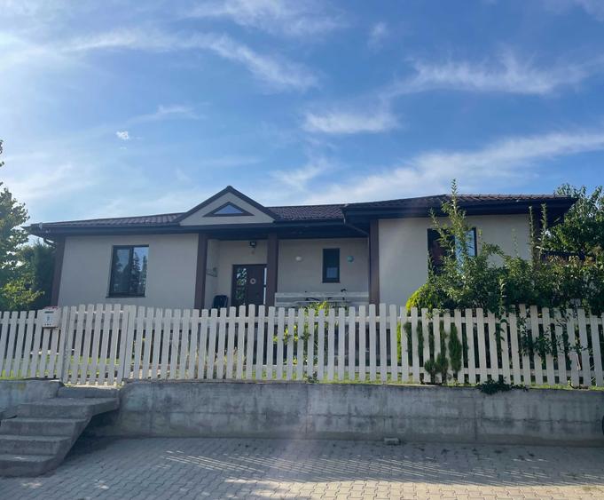 Casă cu 4 camere în Balciu