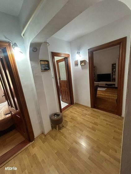 Apartament cu 3 camere decomandat în Sud