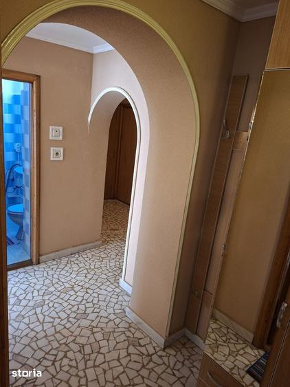 Apartament cu 3 camere decomandat, mobilat în Teilor