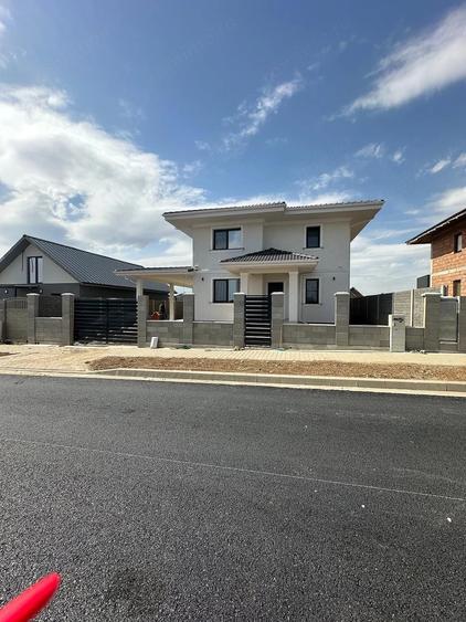 Casă cu 5 camere cu Teren 650 Mp în Giarmata