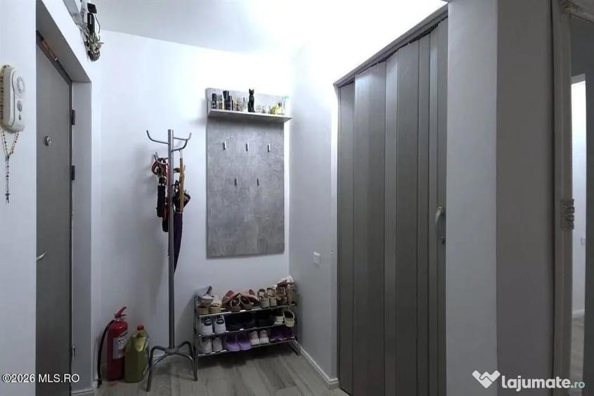 Apartament cu 2 camere decomandat în Poarta 6