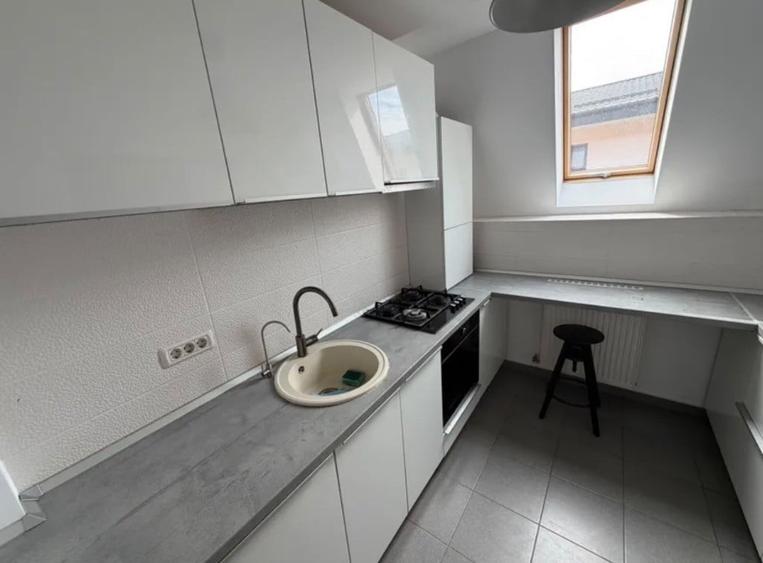 Apartament cu 3 camere decomandat în Dobroești