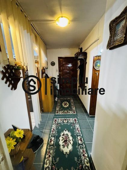 Apartament cu 3 camere decomandat în 1 Mai
