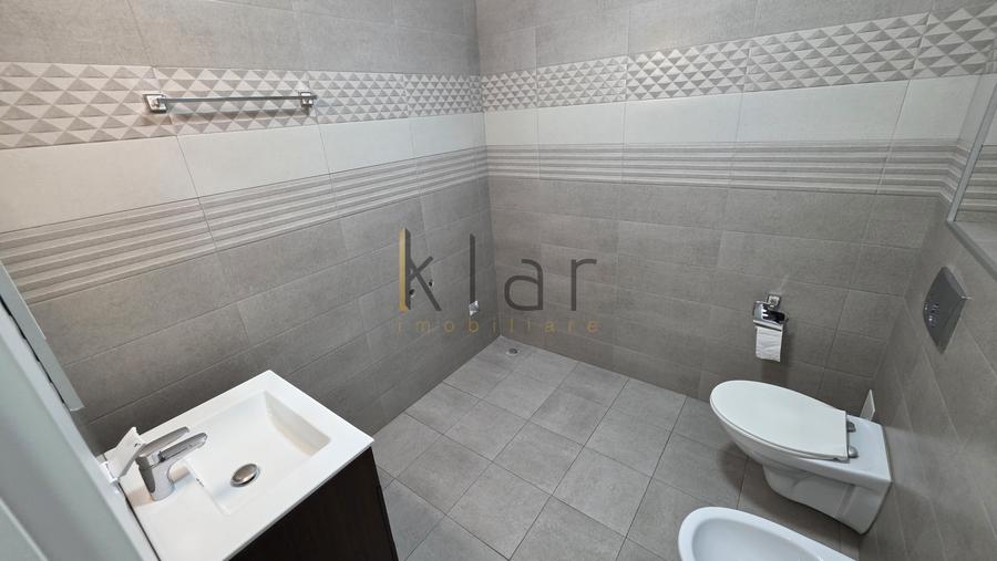 Casă individuală cu 14 camere cu Teren 600 Mp în Zorilor