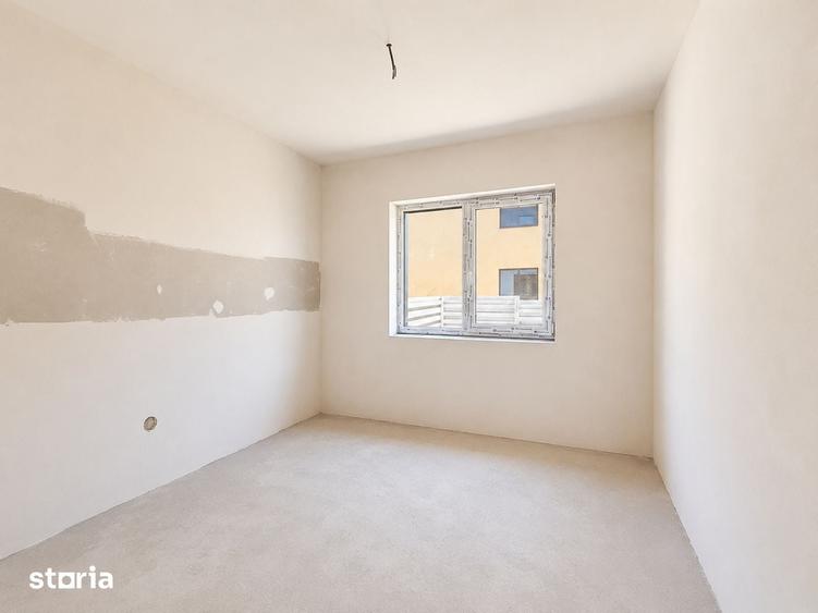 Casă cu 4 camere cu Teren 200 Mp în Florești