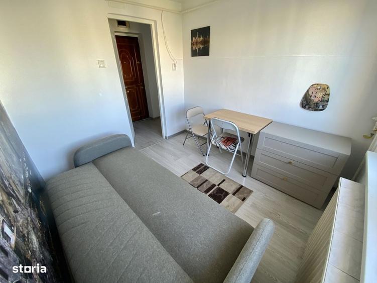 Apartament cu 3 camere semidecomandat în Ciupercenii Noi