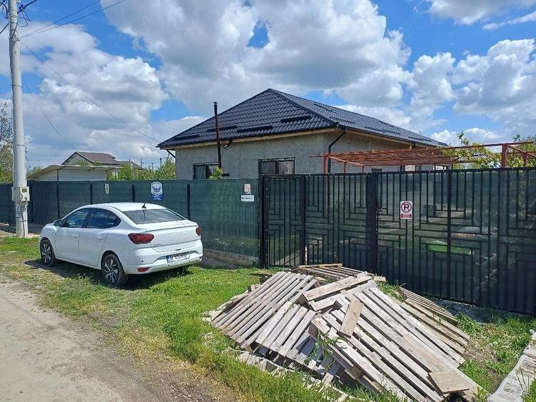 Casă cu 3 camere cu Teren 500 Mp în Postăvari
