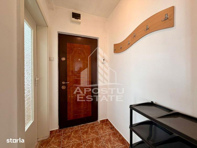 Apartament cu 3 camere, mobilat în Complex Studențesc