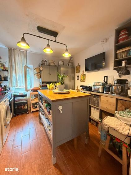 Apartament cu 3 camere semidecomandat în Bucovina