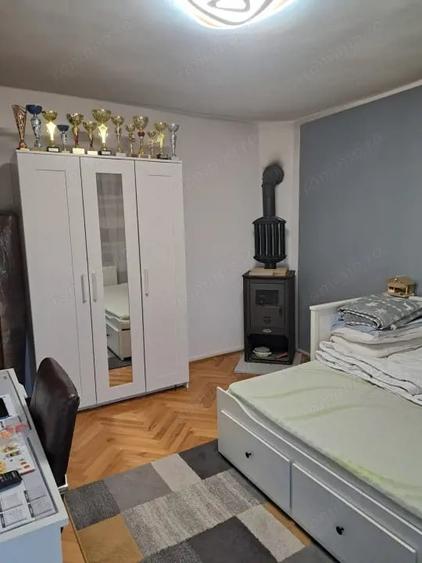 Casă cu 8 camere cu Teren 330 Mp în Central