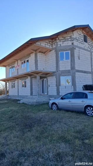 Casă cu 6 camere cu Teren 3000 Mp în Trivale