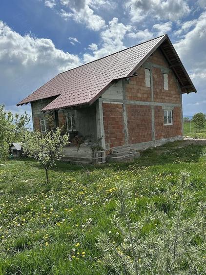 Casă cu 3 camere cu Teren 5000 Mp în Girov