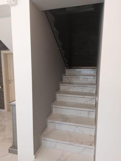 Casă individuală cu 6 camere cu Canalizare în Dâmbul Rotund