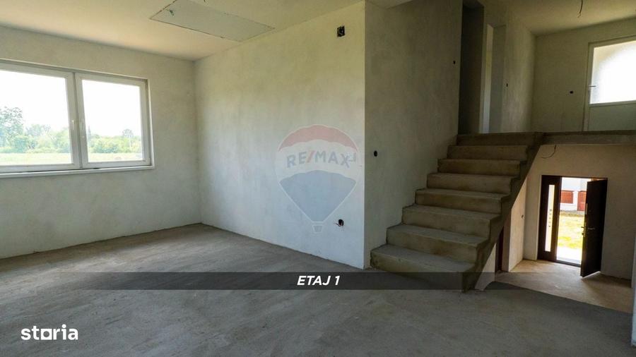 Casă cu 4 camere în Mireșu Mare