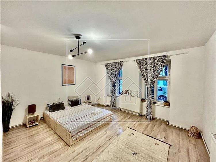 Duplex cu 6 camere cu Canalizare în Central