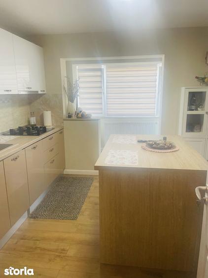 Apartament cu 3 camere decomandat în Mioriței