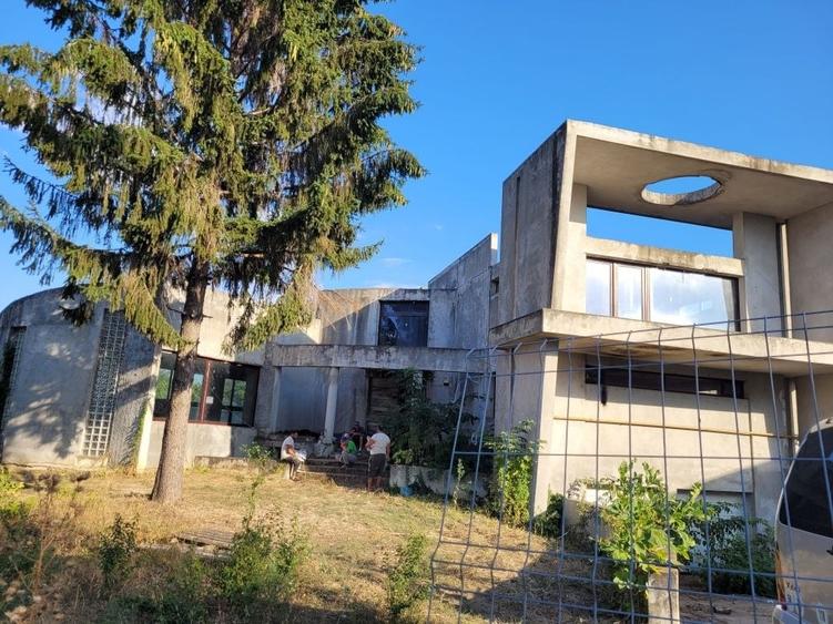 Casă cu 4 camere în Balotești