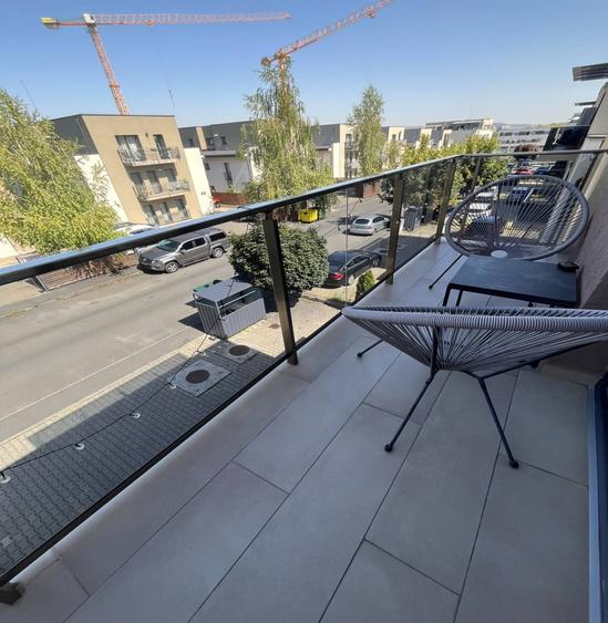 Apartament cu 3 camere semidecomandat în Borhanci