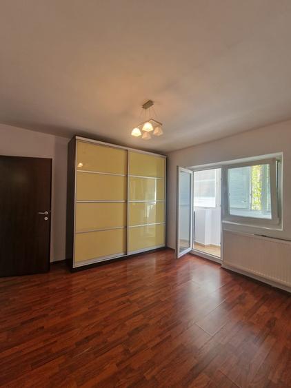 Apartament cu 3 camere decomandat în Nerva Traian
