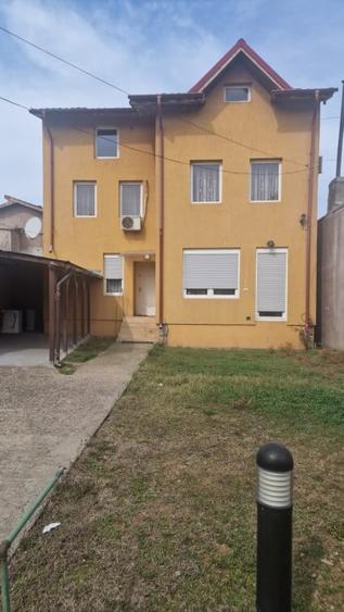 Casă individuală cu 5 camere cu Canalizare în Roșu