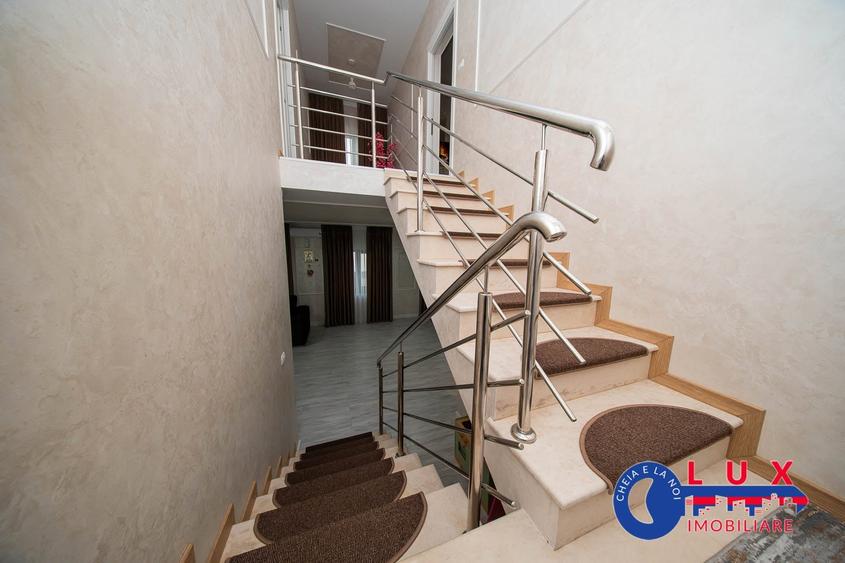 Casă individuală cu 5 camere cu Teren 400 Mp în Vest