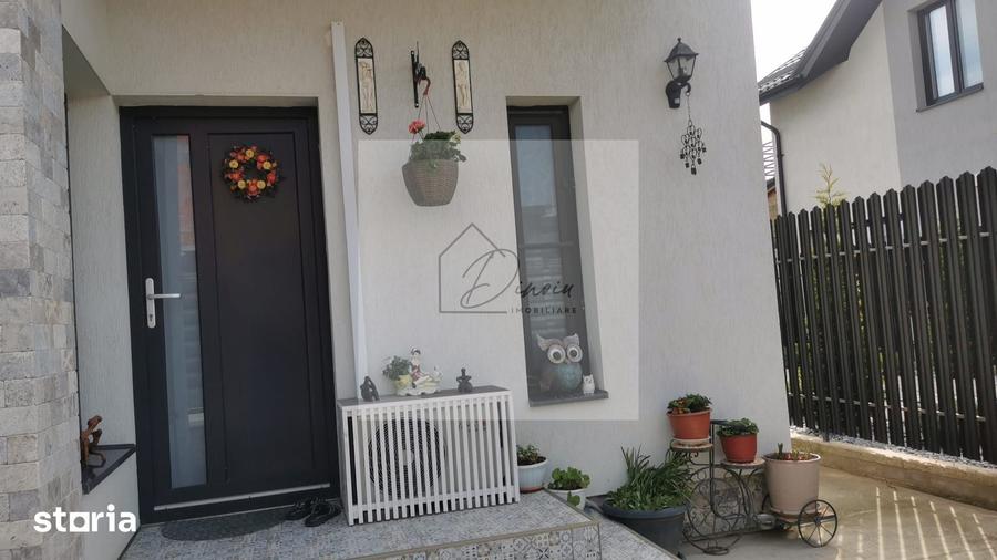 Casă cu 5 camere cu Teren 390 Mp în Vadu Anei