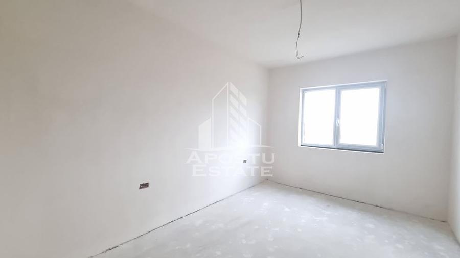 Casă cu 4 camere cu Teren 355 Mp în Giarmata