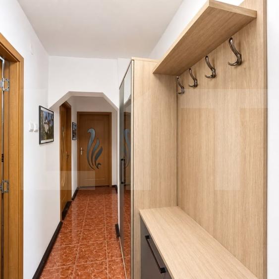 Apartament cu 4 camere decomandat, mobilat în Central