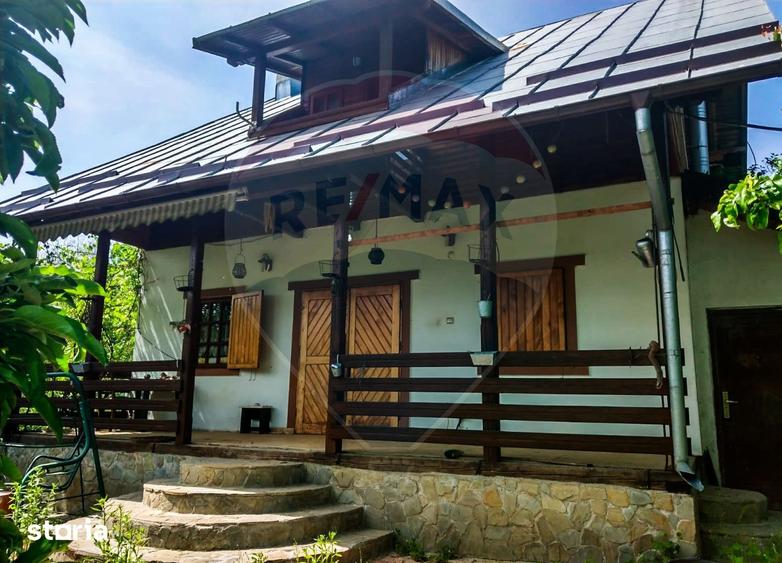 Casă cu 4 camere cu Teren 967 Mp în Central