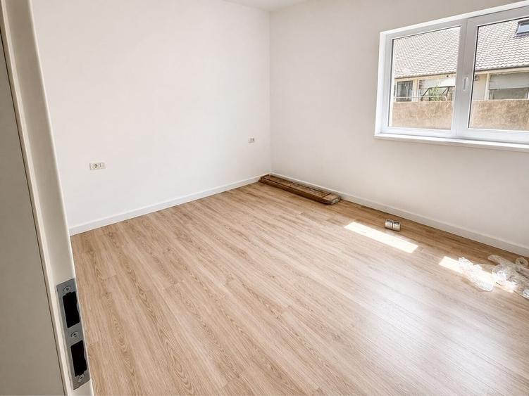 Apartament cu 3 camere decomandat în Moșnița Veche