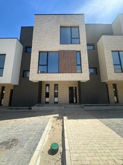Casă individuală cu 5 camere cu Canalizare în Central