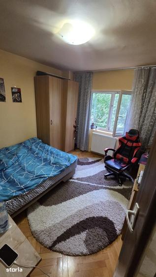 Apartament cu 3 camere în Micro 16