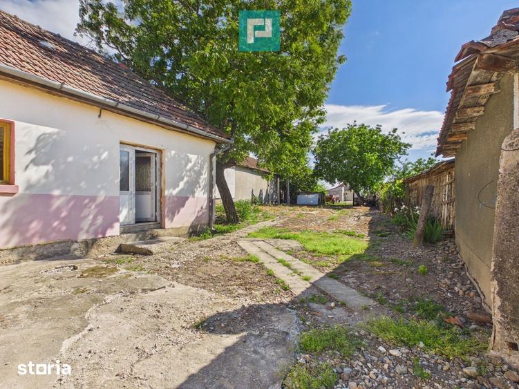 Casă cu 5 camere cu Teren 700 Mp în Girișu de Criș