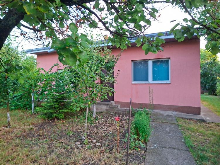 Casă individuală cu 3 camere cu Teren 1700 Mp în Hănești