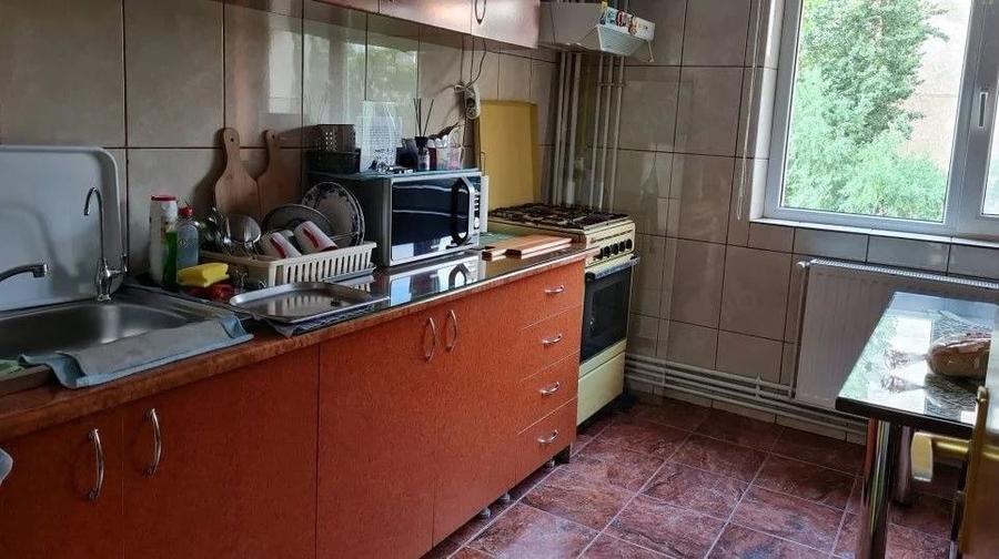 Apartament cu 3 camere decomandat în Nerva Traian