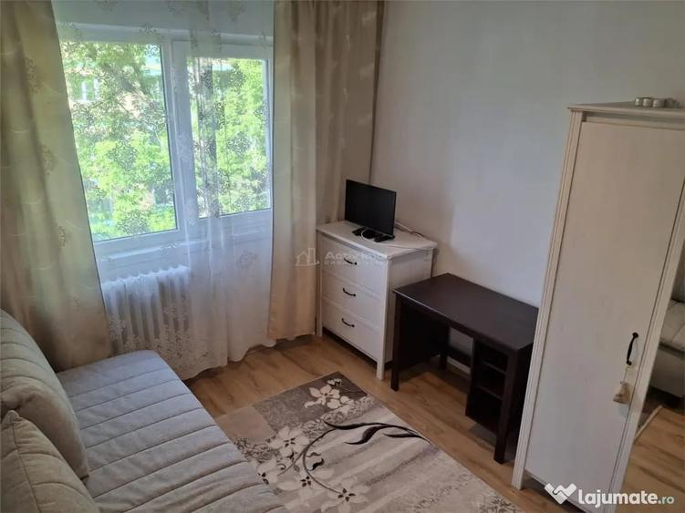 Apartament cu 3 camere semidecomandat în Micro III